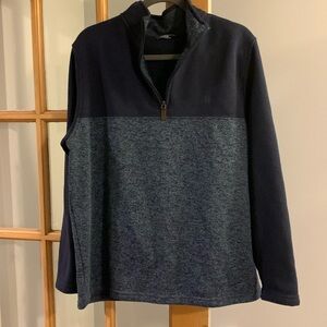 Like new young men’s size large Izod sweater in blue